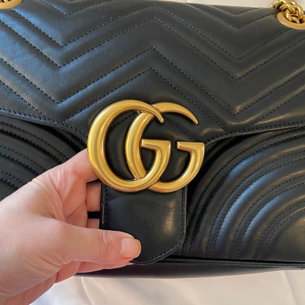 Medium size Gucci bag